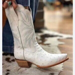 ISO Tecovas the Sadie in Snow